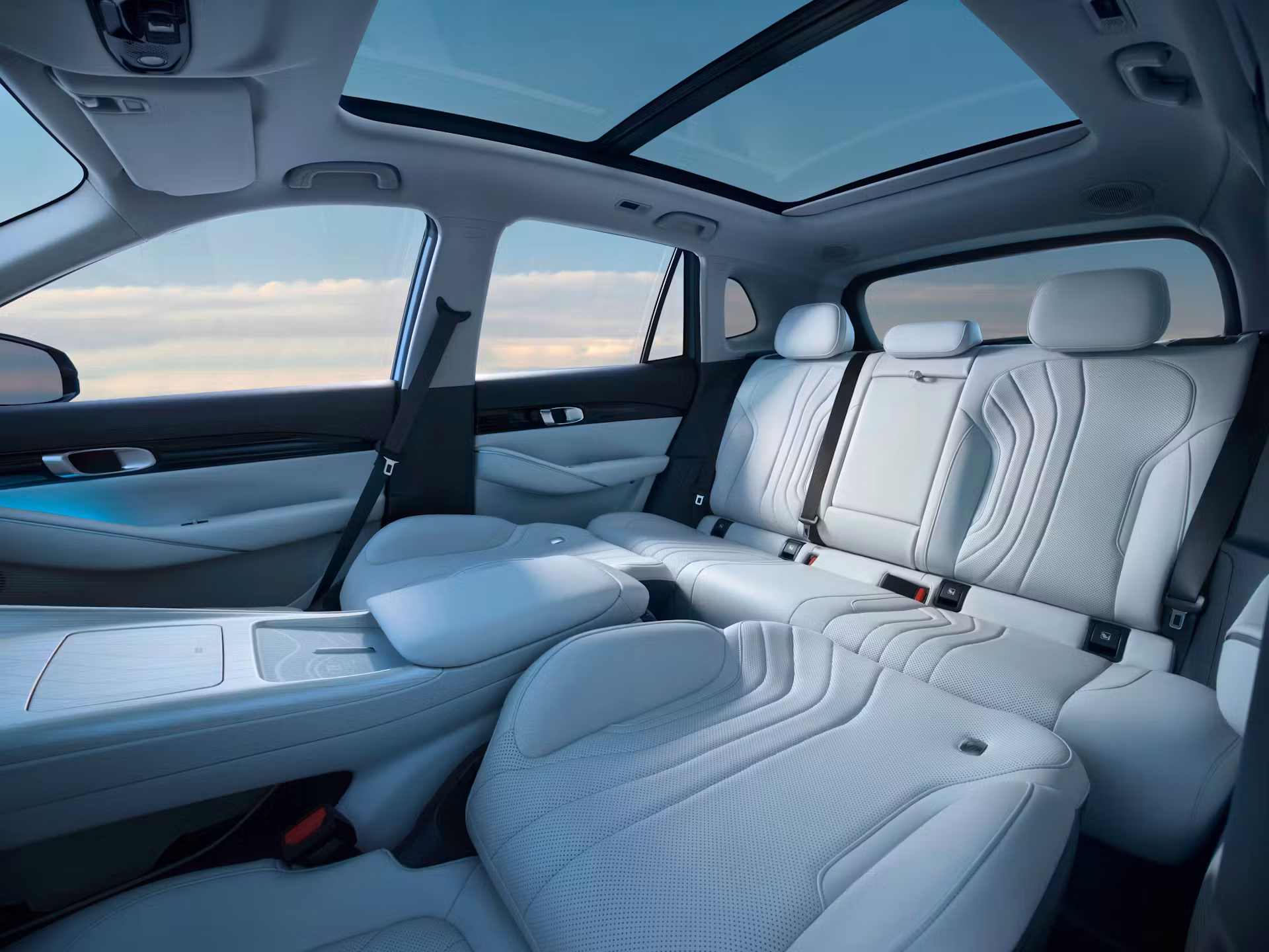 Interior amplio y confortable del Geely E5 PRO