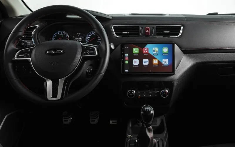 Interior del EVO 3 Pelle di Serie con pantalla multimedia