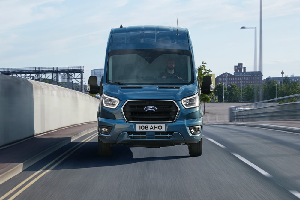 Ford Transit con sistema de control de aceleración inteligente