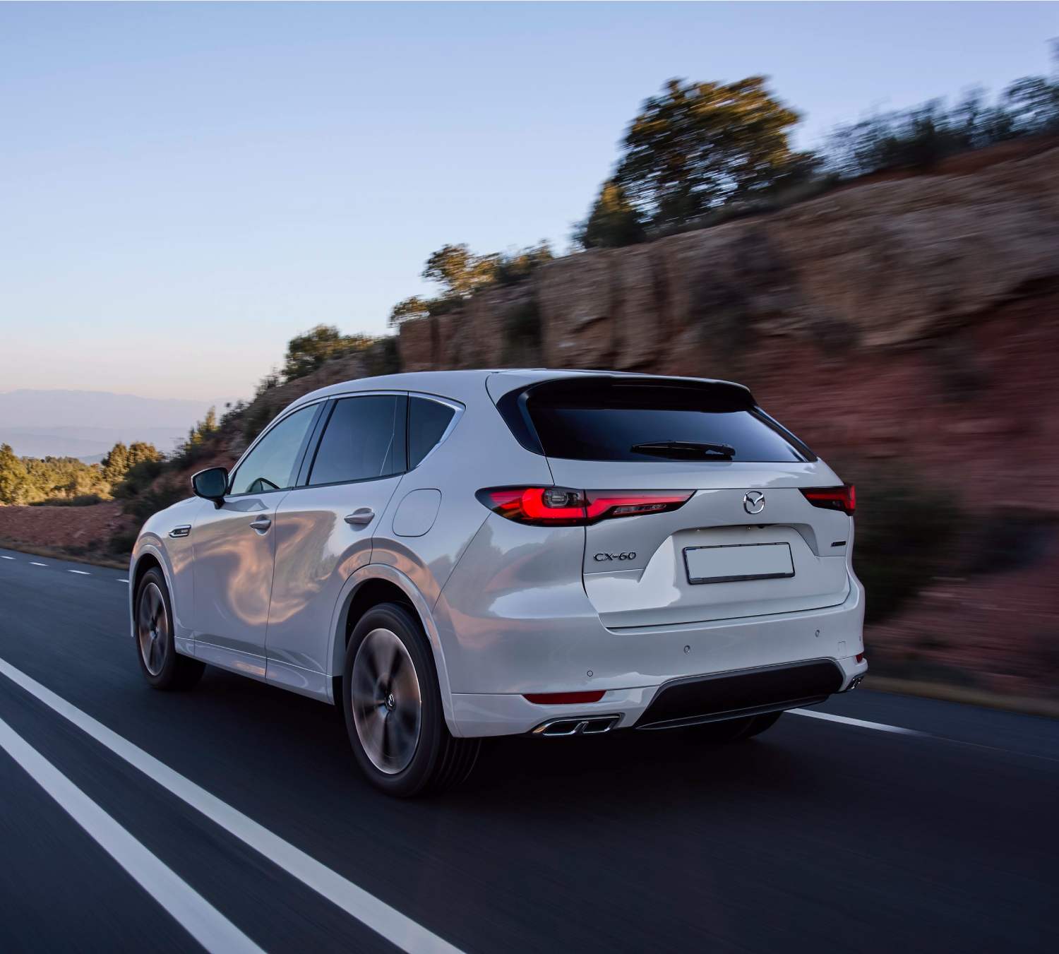 Oferta renting Mazda CX60 equipamiento