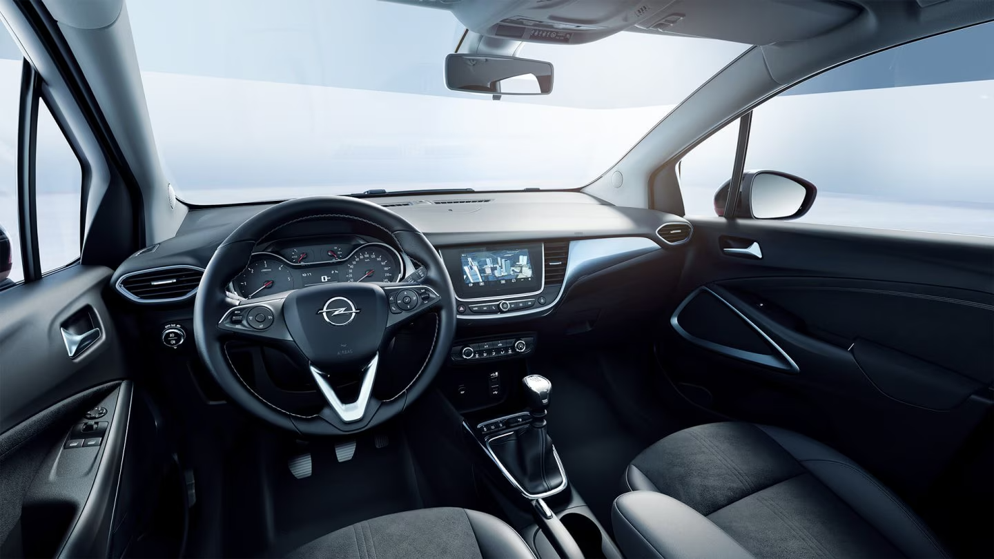 Interior tecnológico del Opel Crossland GS Line con pantalla multimedia