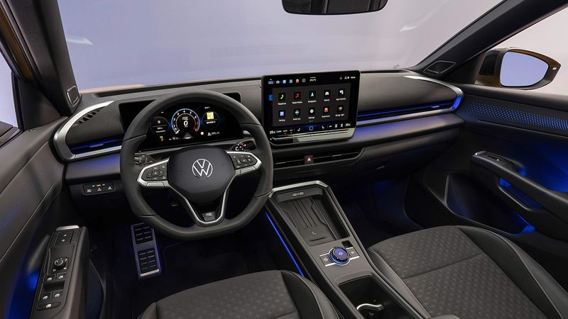 Interior digital del Volkswagen T-Roc con Digital Cockpit y pantalla multimedia