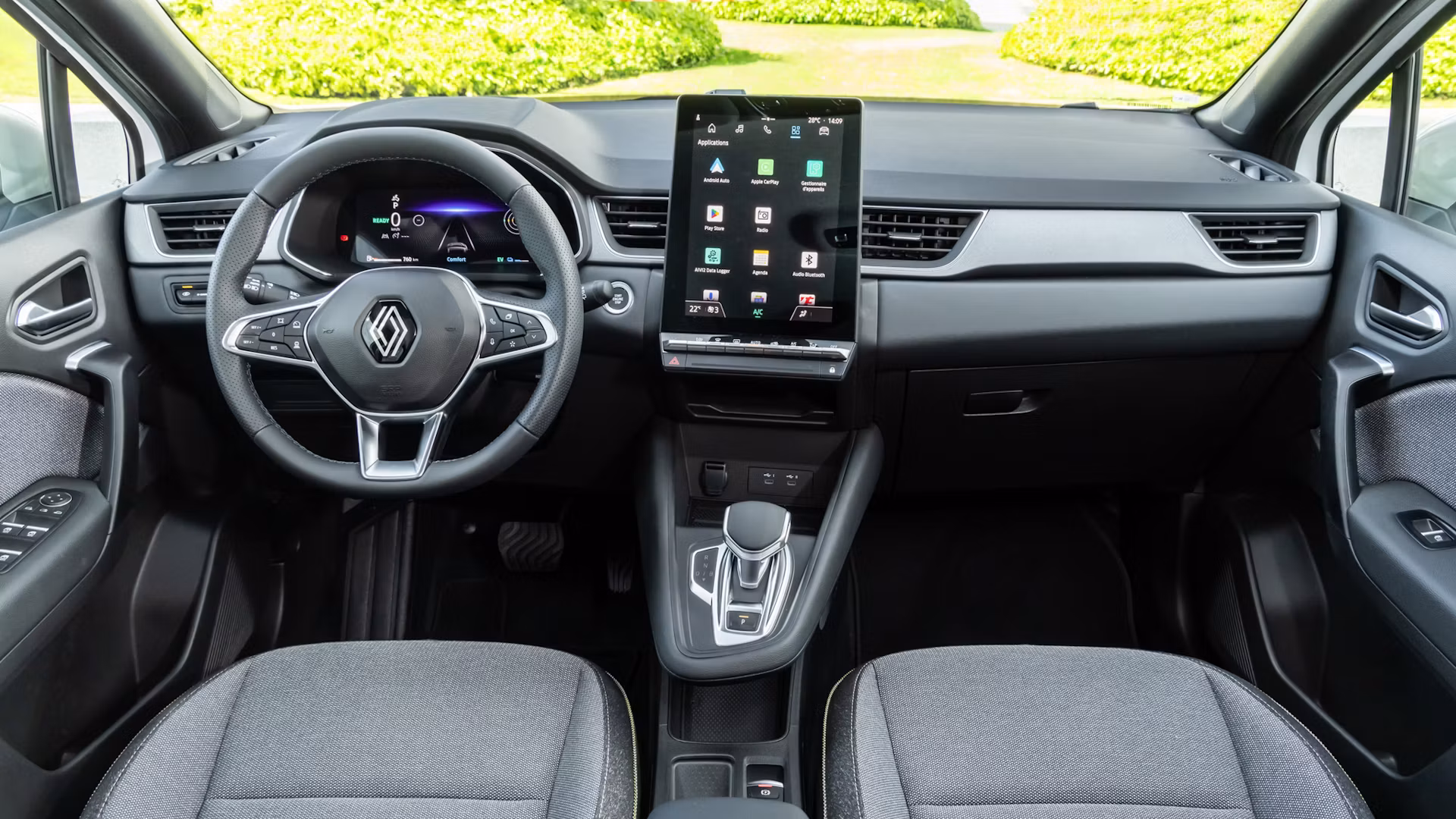 Interior tecnológico del Renault Captur Eco-G con pantalla multimedia